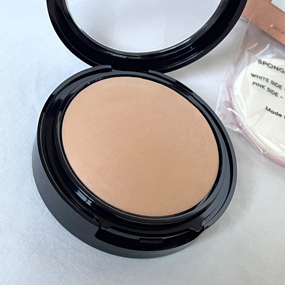Laura Geller Double Take Baked Versatile Powder Foundation LIGHT - Picture 3 of 9